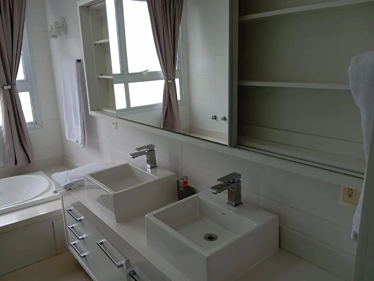 Linda Casa , Com Tres Suites E Piscina Aquecida Em Jurere Florianopolis 0*,
